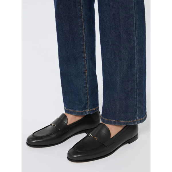 Max Mara Regentmoc Semi-Glossy Leather Loafers in Black | Loafers | Coveti