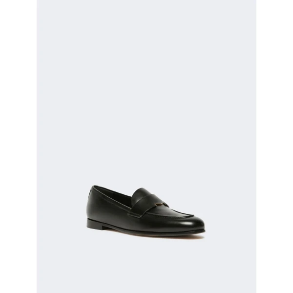 Max Mara Regentmoc Semi-Glossy Leather Loafers in Black | Loafers | Coveti