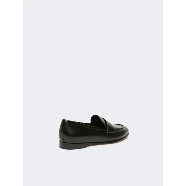 Max Mara Regentmoc Semi-Glossy Leather Loafers in Black | Loafers | Coveti