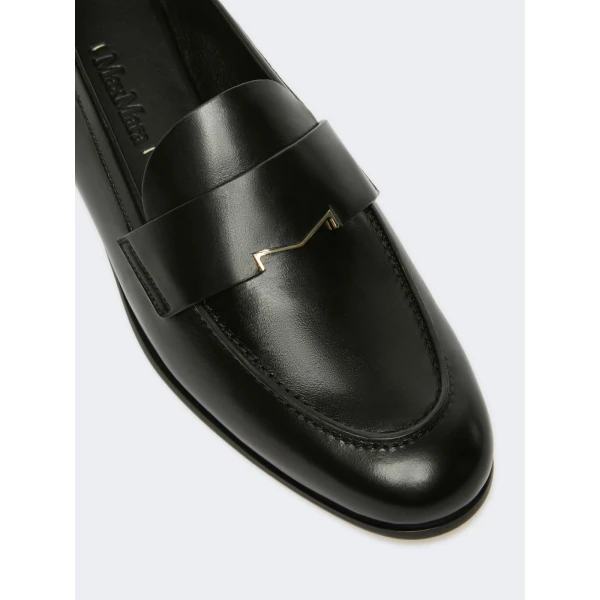 Max Mara Regentmoc Semi-Glossy Leather Loafers in Black | Loafers | Coveti