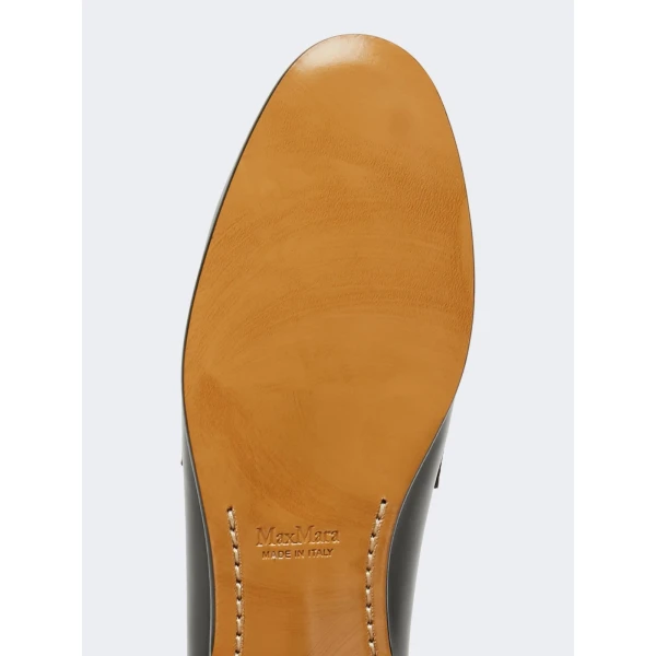 Max Mara Regentmoc Semi-Glossy Leather Loafers in Black | Loafers | Coveti