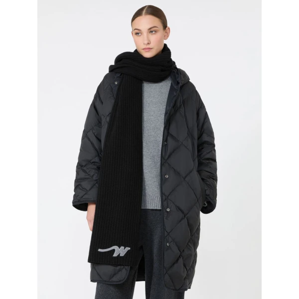 Max Mara Ribbed Wool Yarn Scarf in Black | Scarves | Coveti