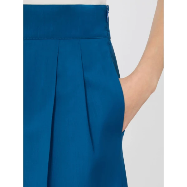 Max Mara Salute Lightweight Woollen Cloth Shorts in Navy | Shorts | Coveti