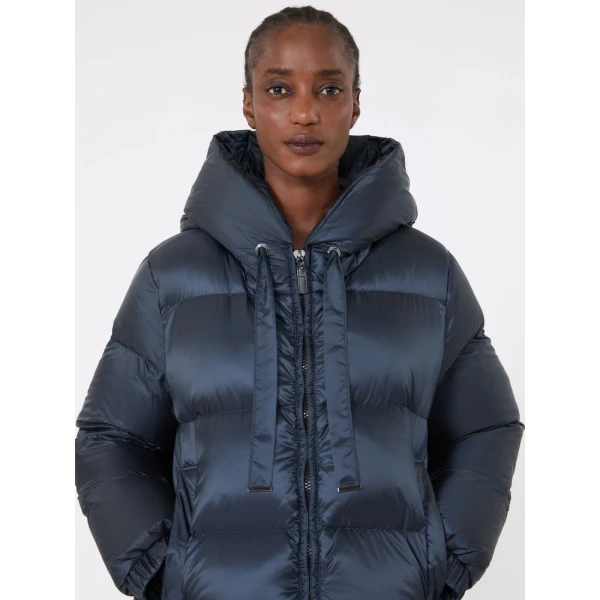 Max Mara Seia Roomy Water-Repellent Puffer Jacket in Midnight Blue | Jackets | Coveti