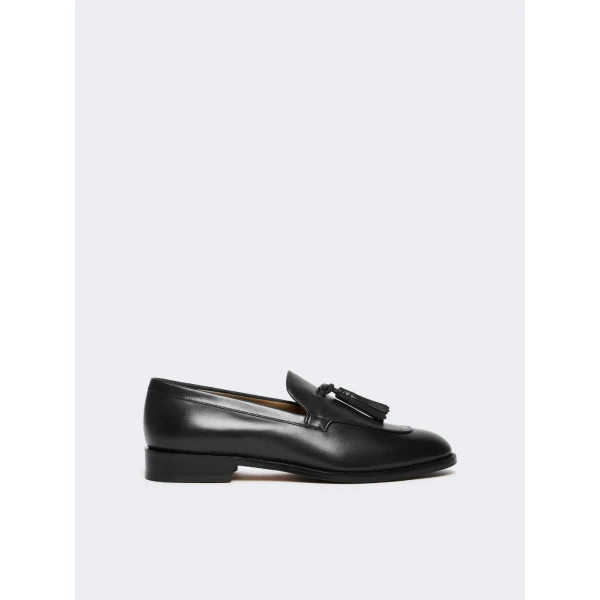 Max Mara Sultano Tasselled Leather Loafers in Black | Loafers | Coveti