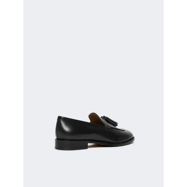 Max Mara Sultano Tasselled Leather Loafers in Black | Loafers | Coveti