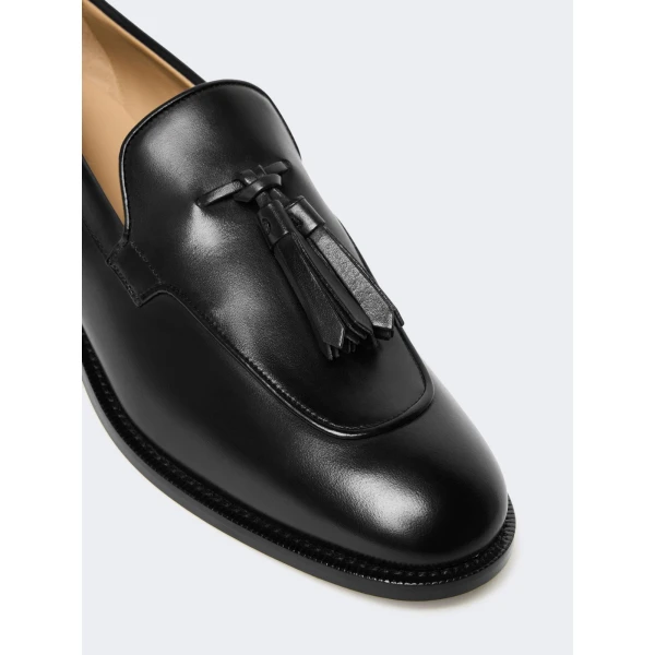 Max Mara Sultano Tasselled Leather Loafers in Black | Loafers | Coveti