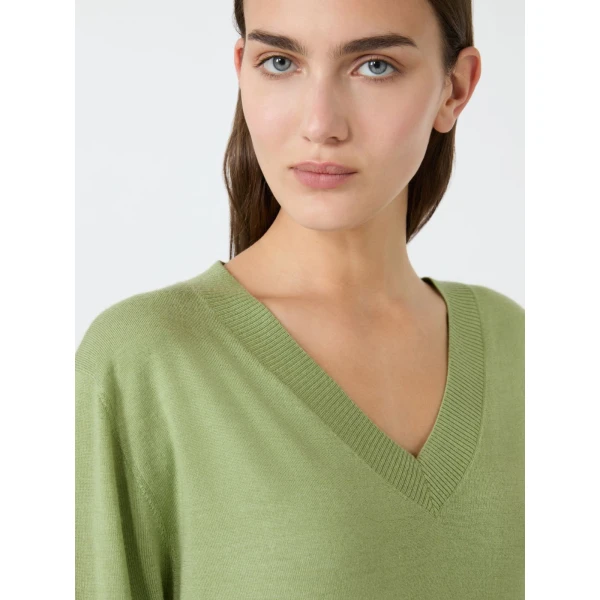 Max Mara Talamo Wool, Silk and Cashmere V-Neck Jumper in Green | Sweaters | Coveti