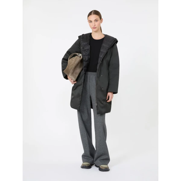 Max Mara Uggioso Reversible Water-Repellent Taffeta Down Jacket in Black | Jackets | Coveti