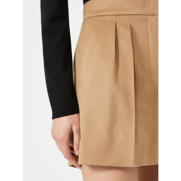 Max Mara Vista Sable-Look Baby Camel Shorts in Camel | Shorts | Coveti