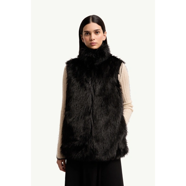 Moncler Chaleureux 3-in-1 Short Down Jacket in Black, view 6 | Women's Puffer Jackets | Coveti