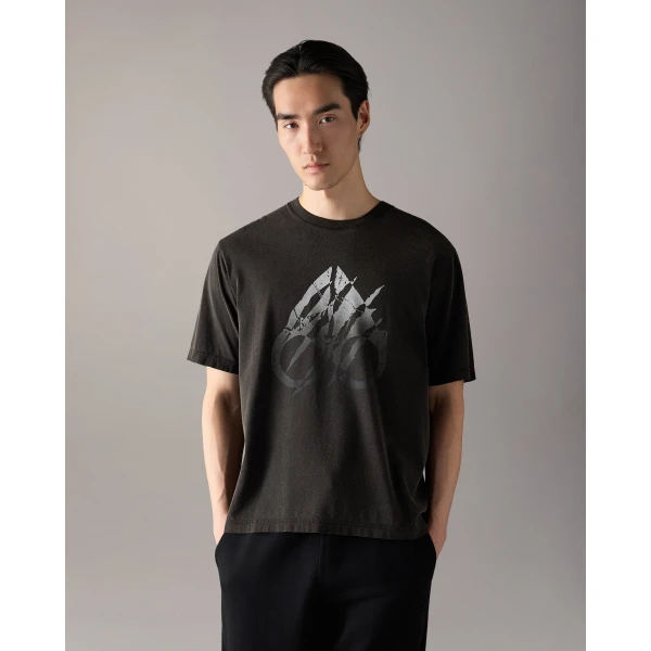 Moose Knuckles Claw Logo T-Shirt in Black | T-shirts & vests | Coveti