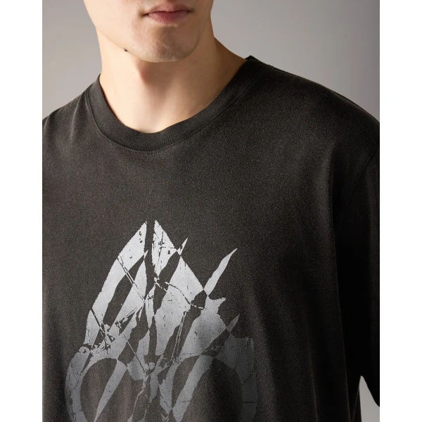 Moose Knuckles Claw Logo T-Shirt in Black | T-shirts & vests | Coveti