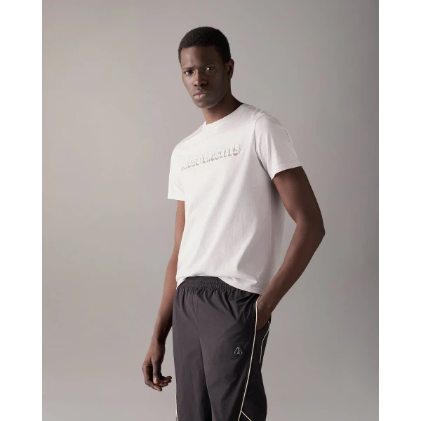 Moose Knuckles Connor Logo T-Shirt in Milky Way | T-shirts & vests | Coveti