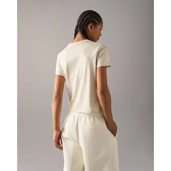 Moose Knuckles Crescent T-Shirt in Alabaster | T-shirts | Coveti