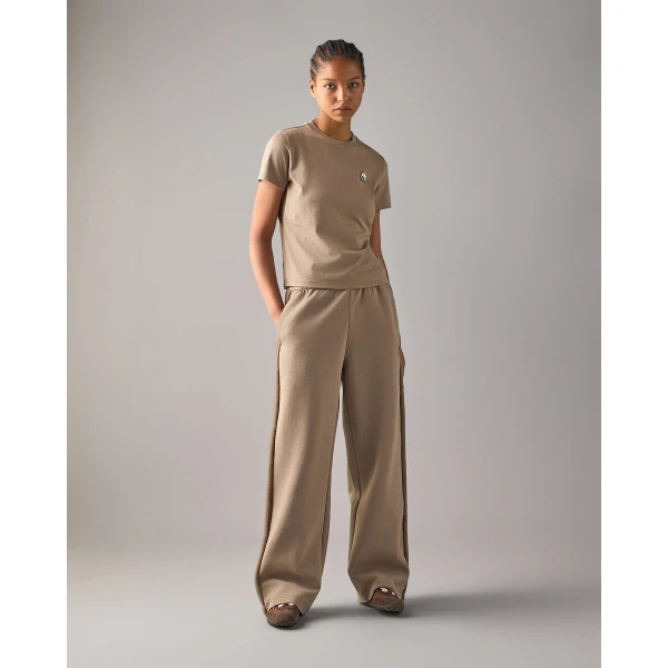 Moose Knuckles Crescent T-Shirt in Ashen | T-shirts | Coveti