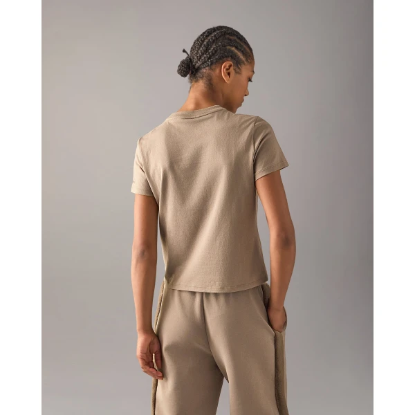 Moose Knuckles Crescent T-Shirt in Ashen | T-shirts | Coveti