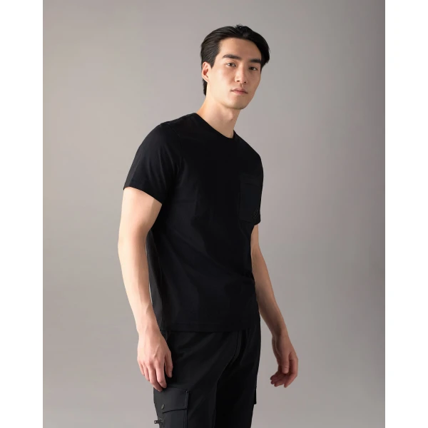 Moose Knuckles Dalon T-Shirt in Black | T-shirts & vests | Coveti
