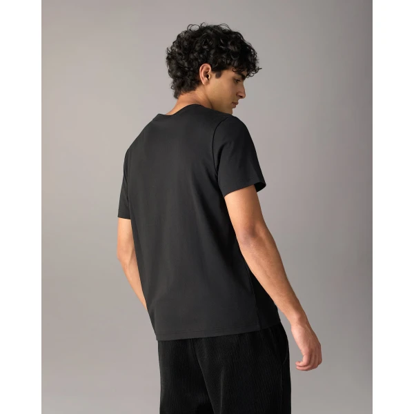 Moose Knuckles Gold Series Preston Logo T-Shirt in Black | T-shirts & vests | Coveti