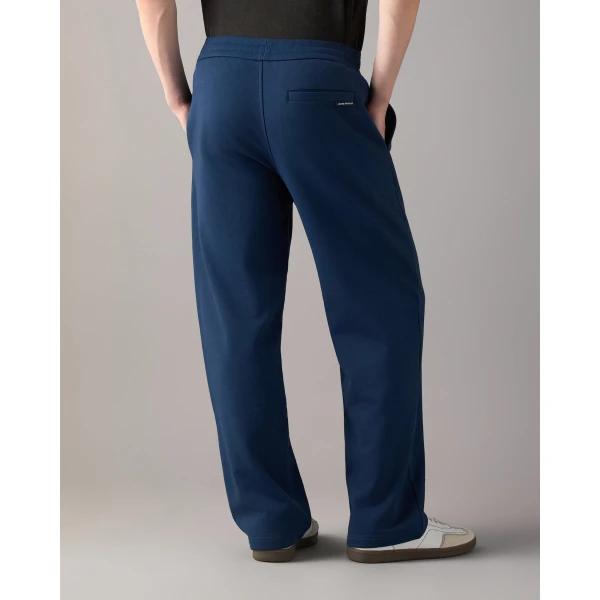 Moose Knuckles Hartsfield Straight-Leg Pants in Nightfall | Pants | Coveti