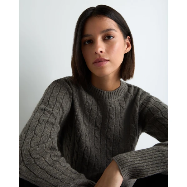 N.Peal Adelyn Cable Round Neck Cashmere Jumper in Wood Smoke Brown