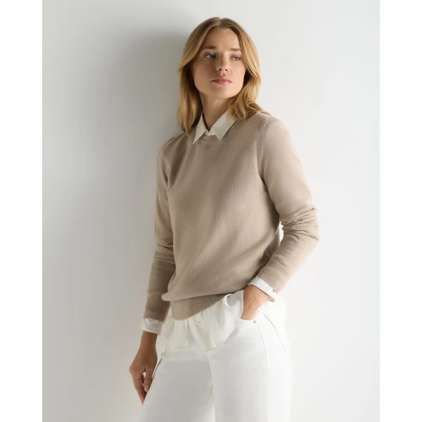 N.Peal Evie Classic Round Neck Cashmere Jumper in Cashew Brown
