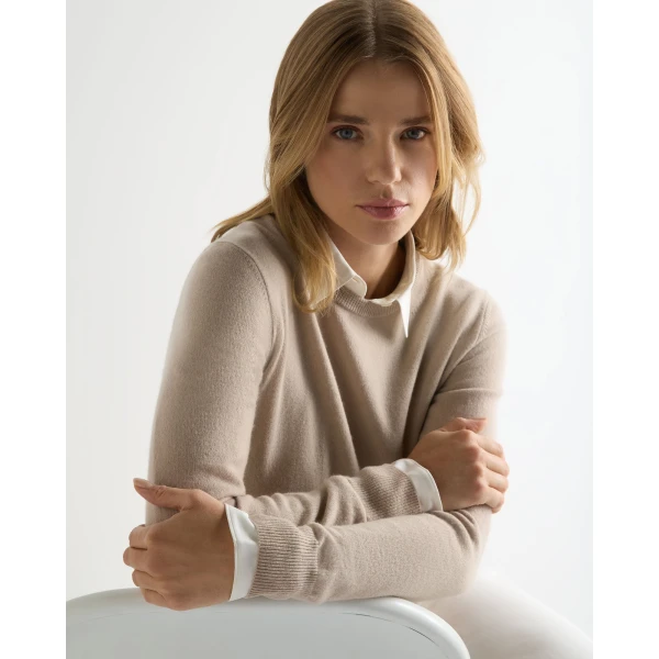 N.Peal Evie Classic Round Neck Cashmere Jumper in Cashew Brown