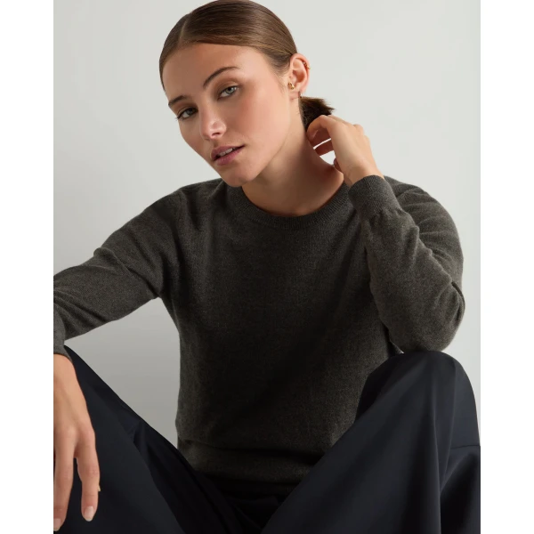 N.Peal Evie Classic Round Neck Cashmere Jumper in Grey Moss