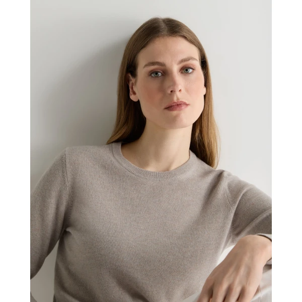 N.Peal Evie Classic Round Neck Cashmere Jumper in Oat Grey