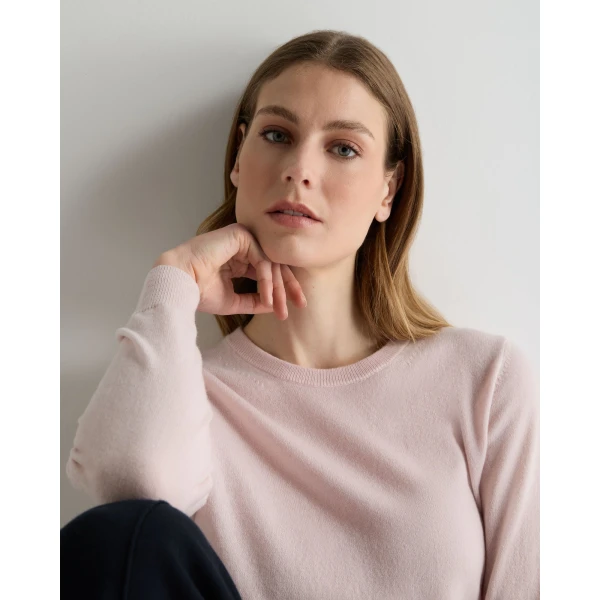N.Peal Evie Classic Round Neck Cashmere Jumper in Powder Pink