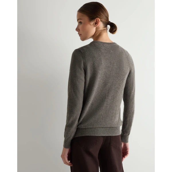 N.Peal Evie Classic Round Neck Cashmere Jumper in Wood Smoke Brown