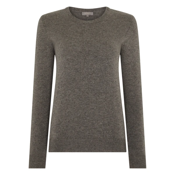 Evie Classic Round Neck Cashmere Jumper in Wood Smoke Brown