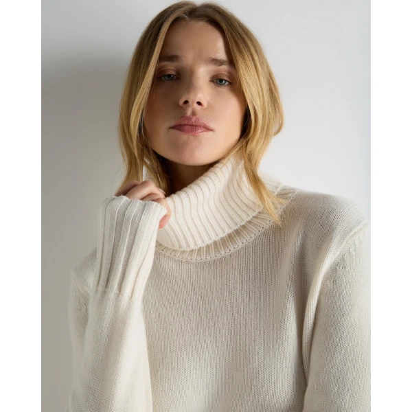 N.Peal Hazel Chunky Roll Neck Cashmere Jumper in New Ivory White