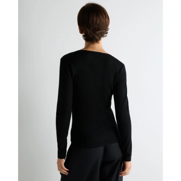 N.Peal Imogen Superfine Cashmere V Neck Jumper in Black