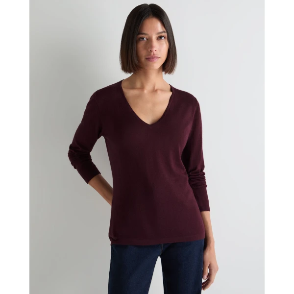 N.Peal Imogen Superfine Cashmere V Neck Jumper in Damson Red