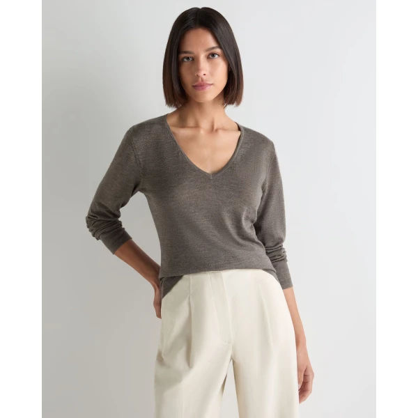 N.Peal Imogen Superfine Cashmere V Neck Jumper in Pecan Brown