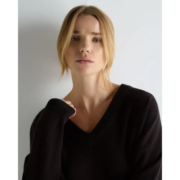N.Peal Longline V Neck Cashmere Jumper in Cocoa Brown