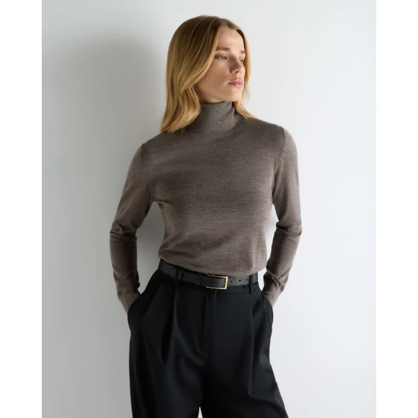 N.Peal Margot Superfine Cashmere Roll Neck Jumper in Pecan Brown