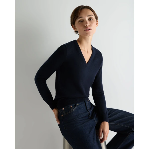 N.Peal Phoebe V Neck Cashmere Jumper in Navy Blue