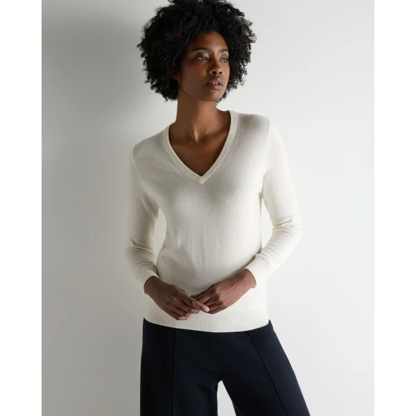 N.Peal Phoebe V Neck Cashmere Jumper in New Ivory White