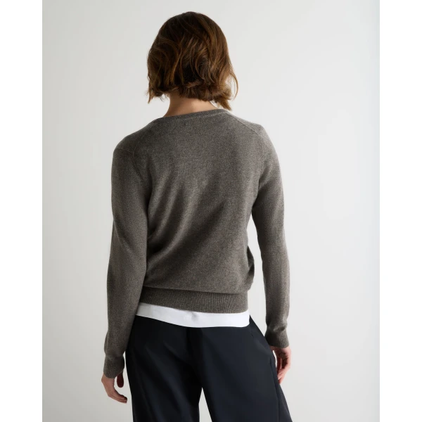N.Peal Phoebe V Neck Cashmere Jumper in Wood Smoke Brown