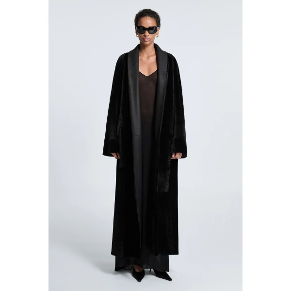 Dorian in Black - Image 5