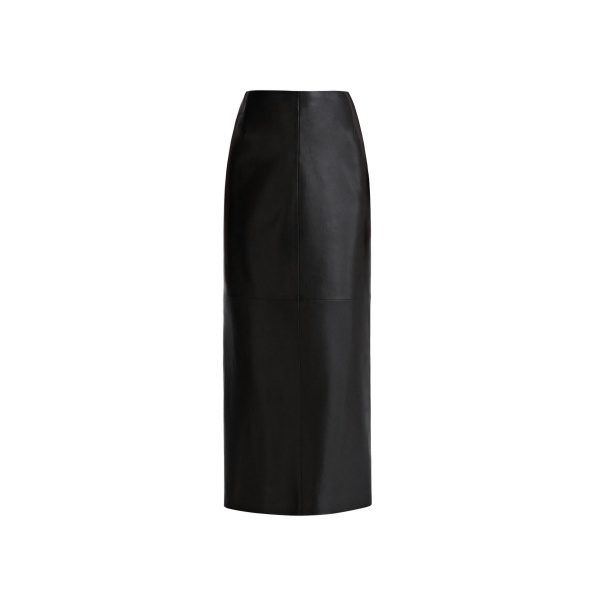 Nour Hammour Selly in Noir Classique