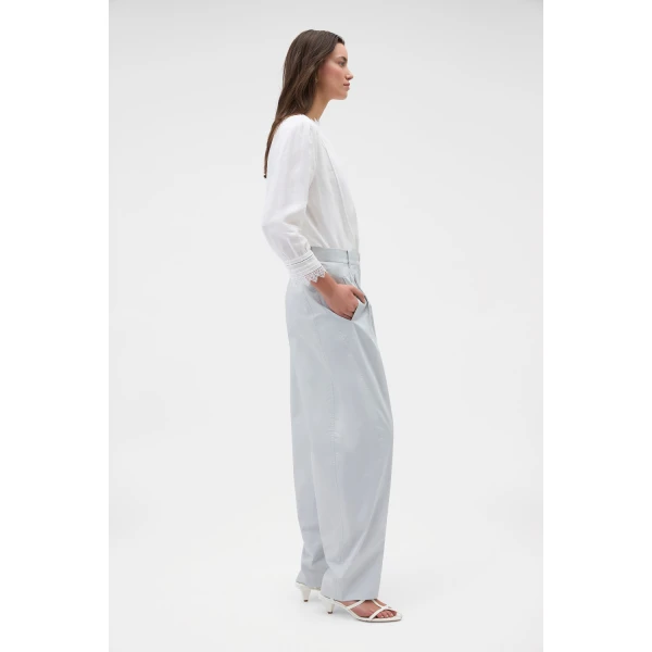Oroton Cotton Pleat Curve Pant Pale Frost, view 4