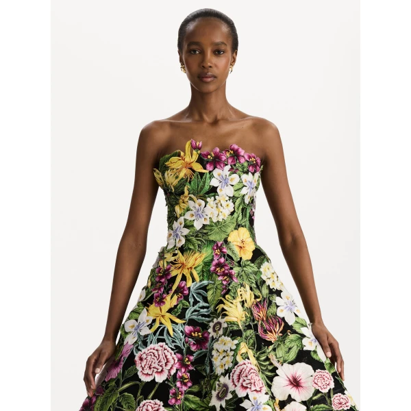 Oscar de la Renta Dominican Mixed-Floral Guipure Gown, view 5