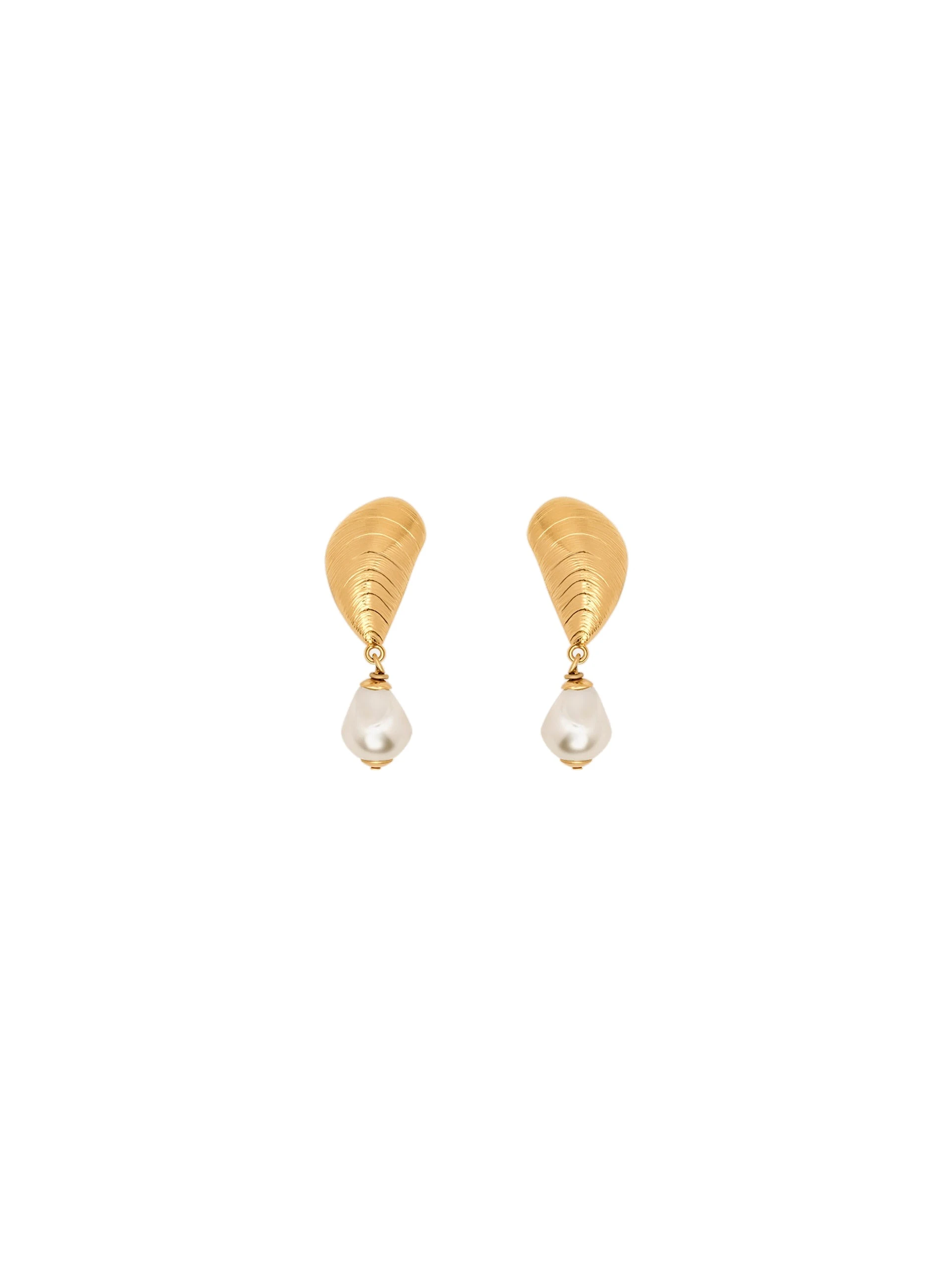 Oscar de la Renta Mussel Pearl Drop Clip-On Earrings | Jewelry | Coveti Oscar de la Renta Mussel Pearl Drop Clip-On Earrings