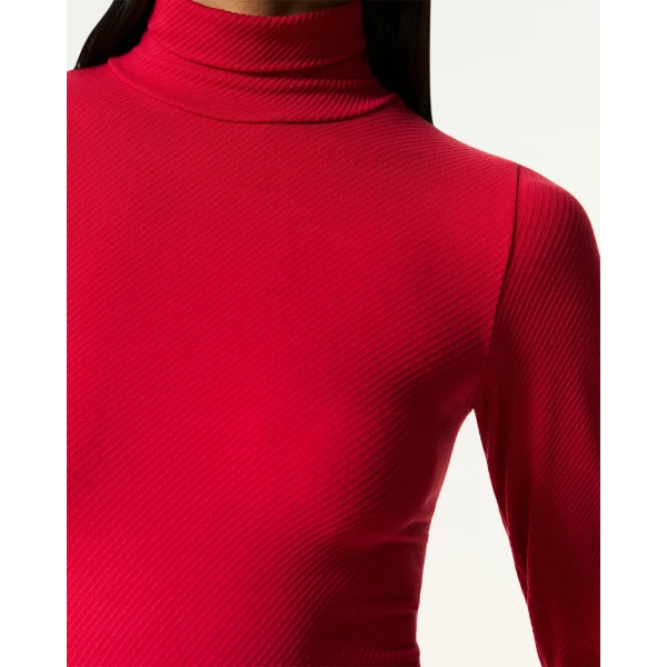 Perfect Moment Seamless Thermal Top in Red, view 4 | Long Sleeve | Coveti