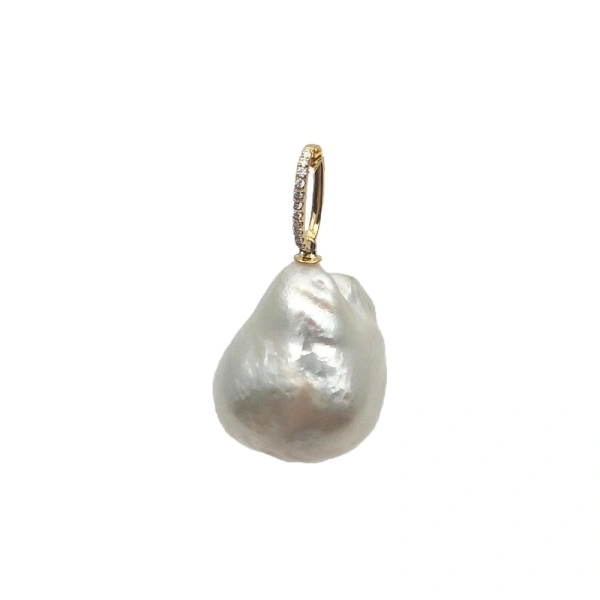 Baroque Pearl Pendant in 18K Yellow Gold and White Diamond