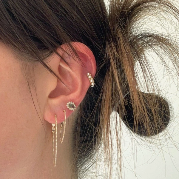 Rosa de la Cruz Baroque Studs in 18K Yellow Gold, Emerald and White Diamond, Single | Fine Earrings | Coveti