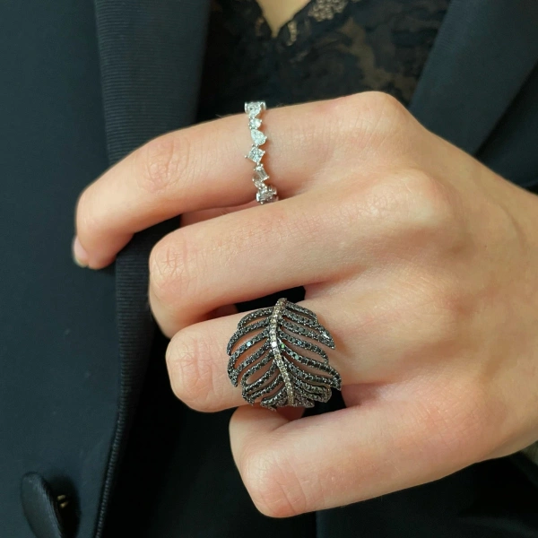 Rosa de la Cruz Cascade Ring in 18K White Gold, White Diamond | Fine Rings | Coveti